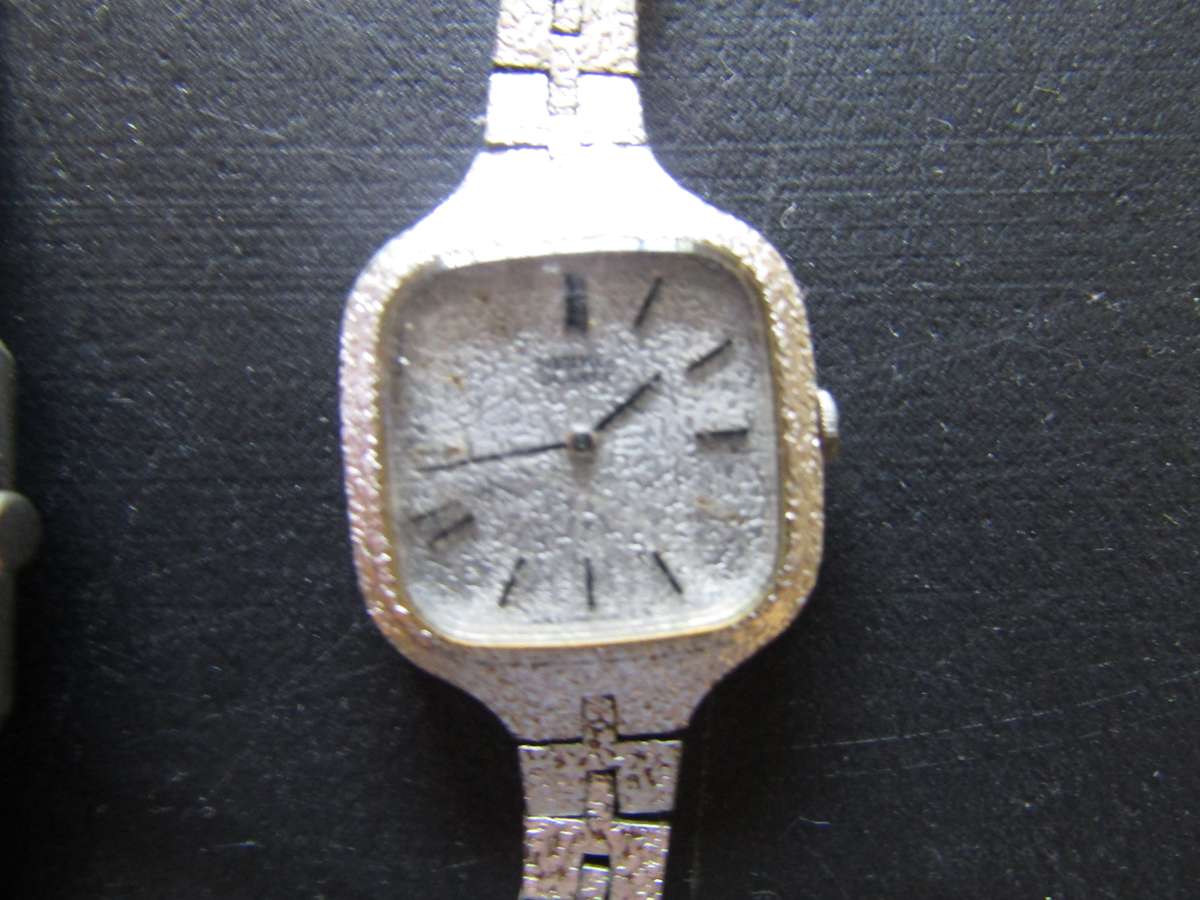 4 1980 Seiko Women's wrist watches. Spares or Restoration