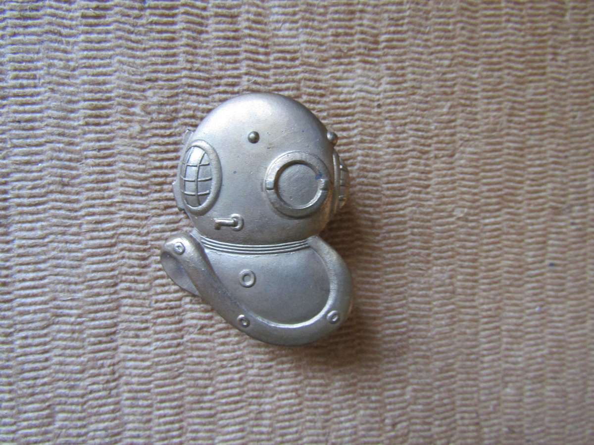 SADF Recce Commando Divers Badge 1st Pattern. Pins intact. Not Numbered Bronze