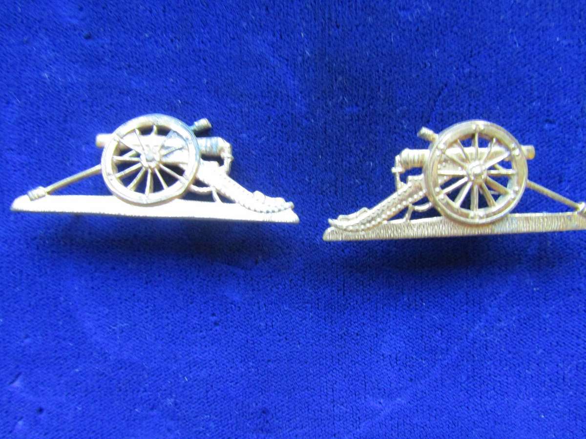 Pair of Artillery Proficiency Collar Badges. Pins intact.