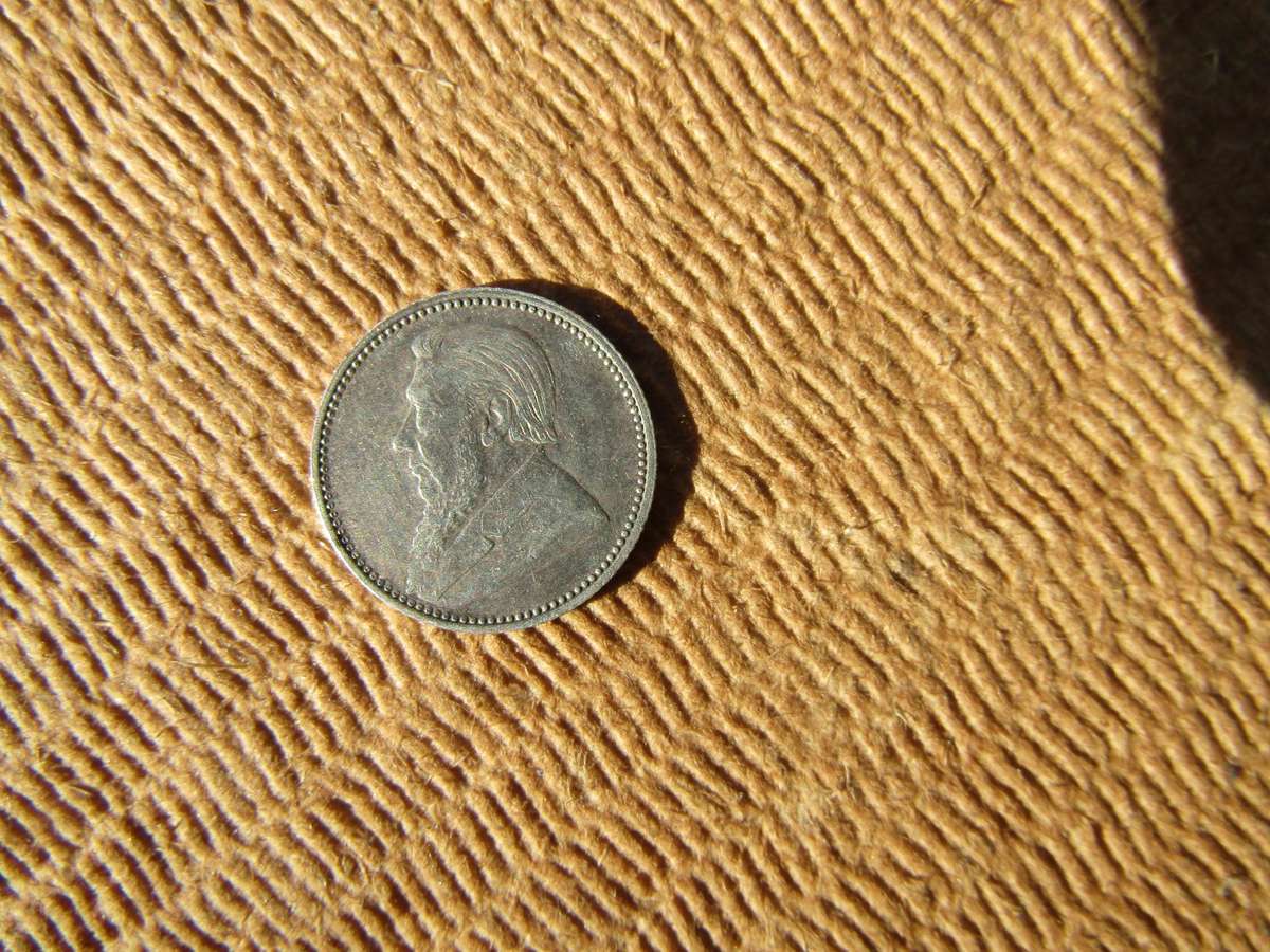 1897 ZAR Sixpence Mintage : 220 000 Nice !!