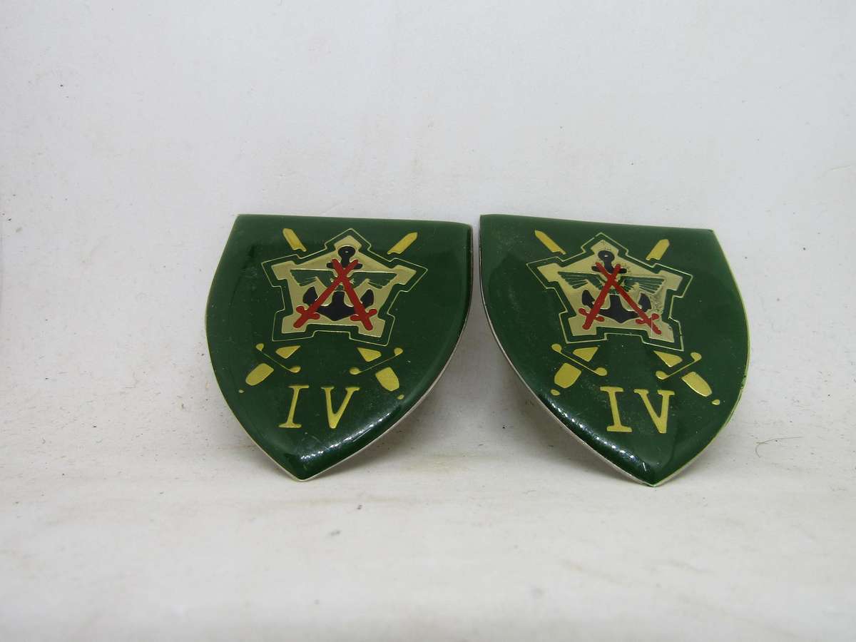 Pair of SADF  Chief of staff Shoulder Flashes. Pins intact.