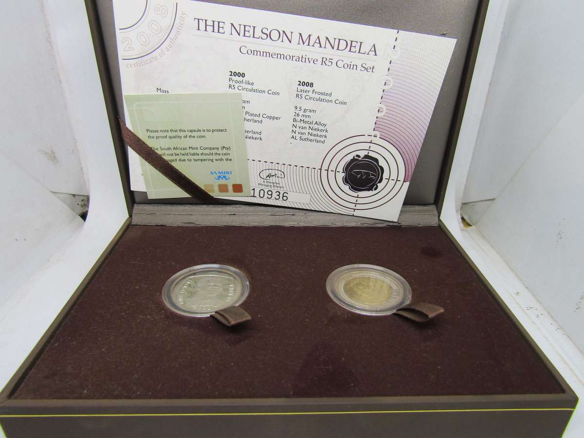 The Nelson Mandela Commemorative R5 coin set. Both Proof. Bid per Set