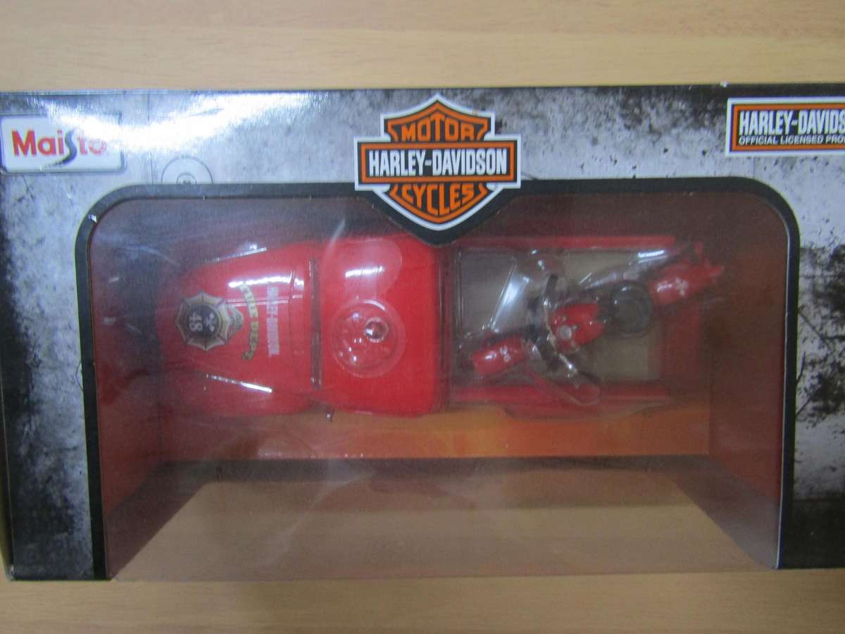 Maisto Harley Davidson  - 1948 - Ford F1 Pick up  - Scale 1:24 with 1936 El Knuckle Head