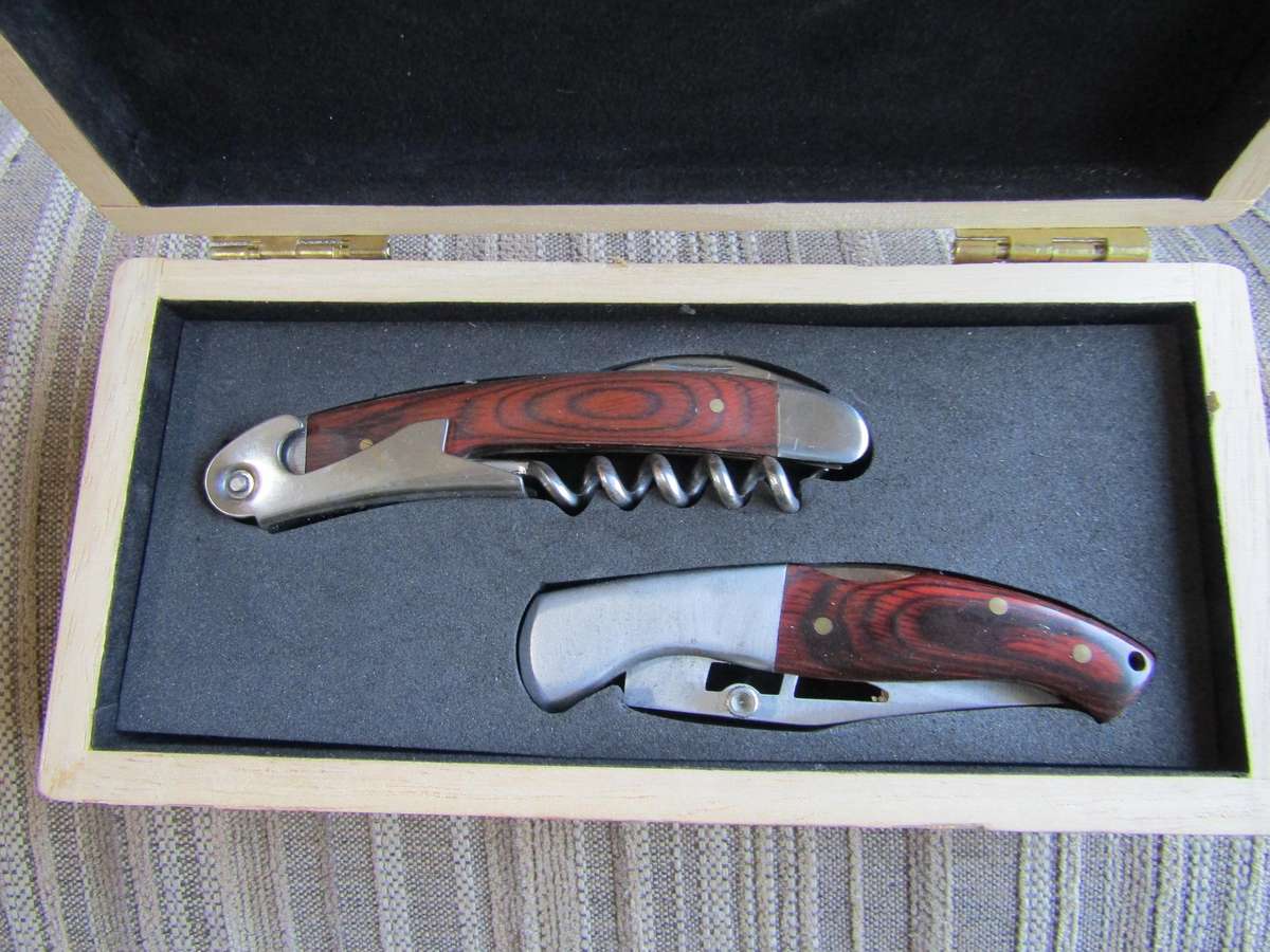 UDEC Pocket knive and Bottle opener in wooden display box. Blade 7cm