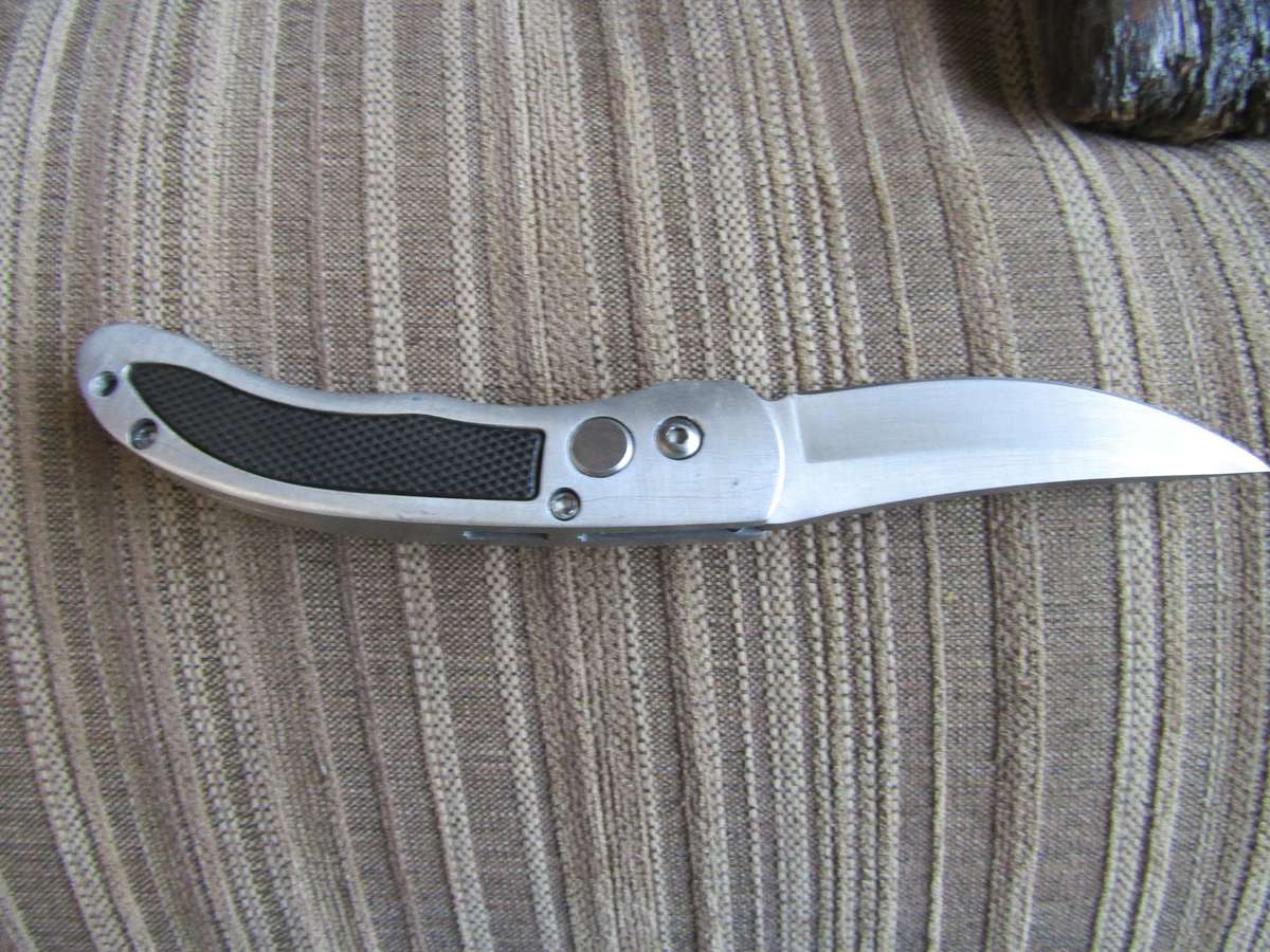 Stainless Steel Spring Knive. Blade 8cm