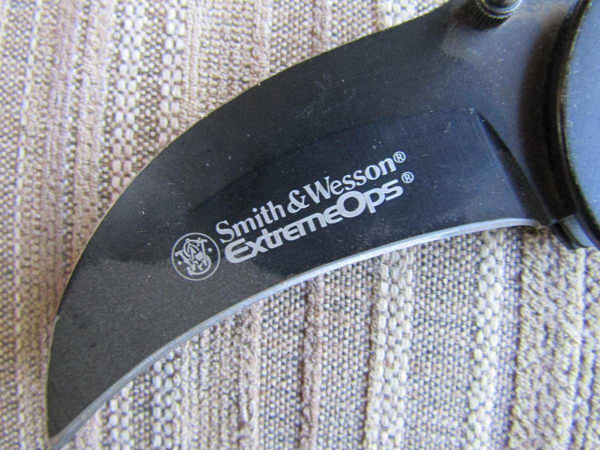 Smith & Wesson Extreme Ops Knive.  Blade 9cm