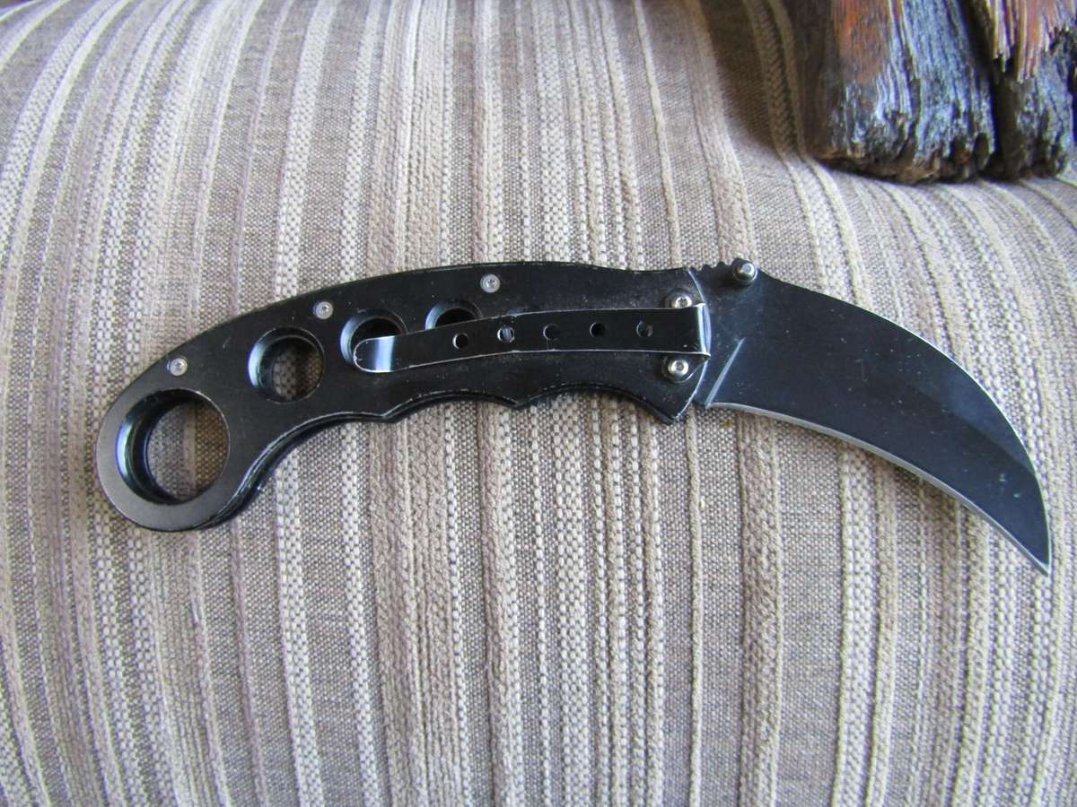 Smith & Wesson Extreme Ops Knive.  Blade 9cm