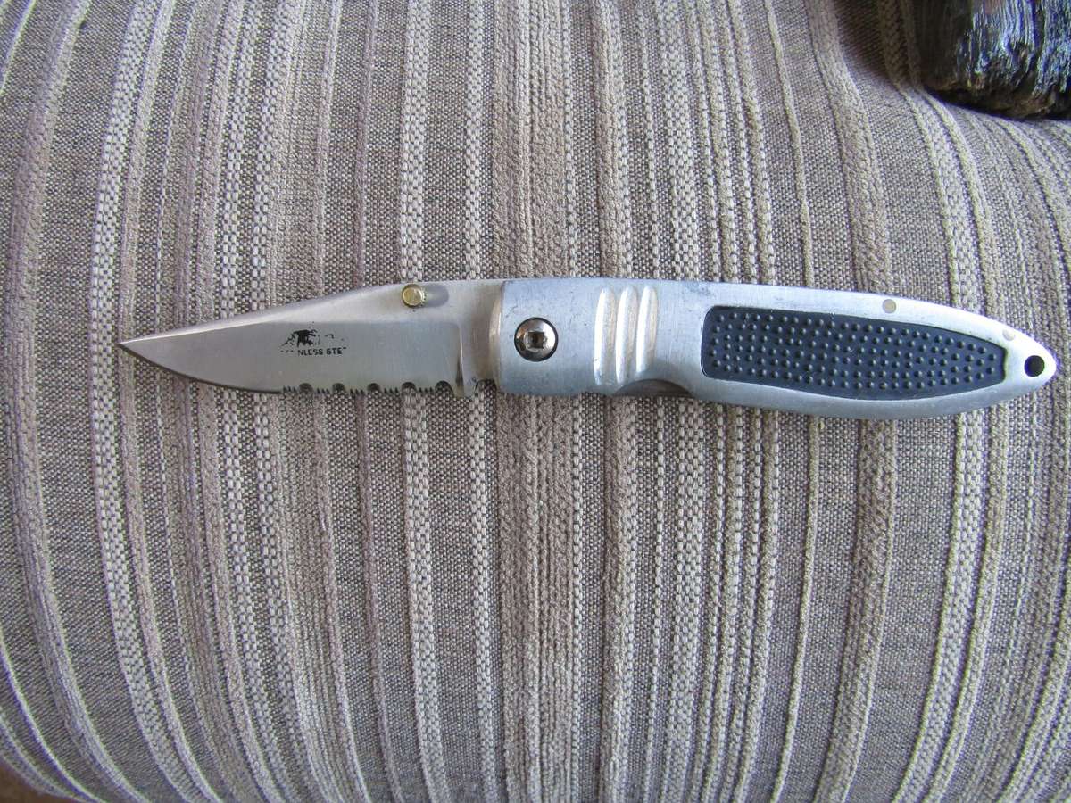 Stainless Steel Folding Knive.  Blade 9.5cm