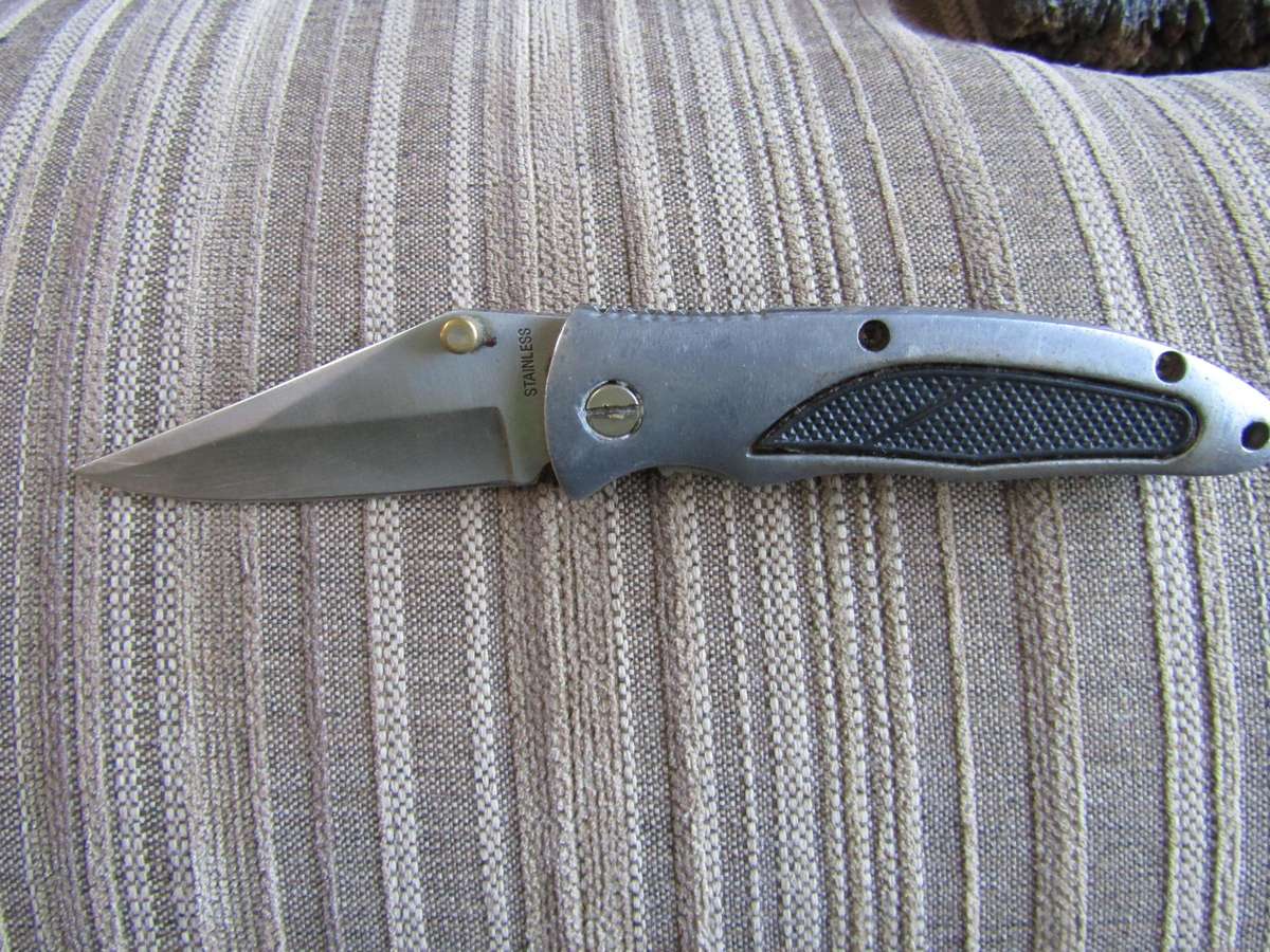 Stainless Steel Folding Knive.  Blade 8.5cm