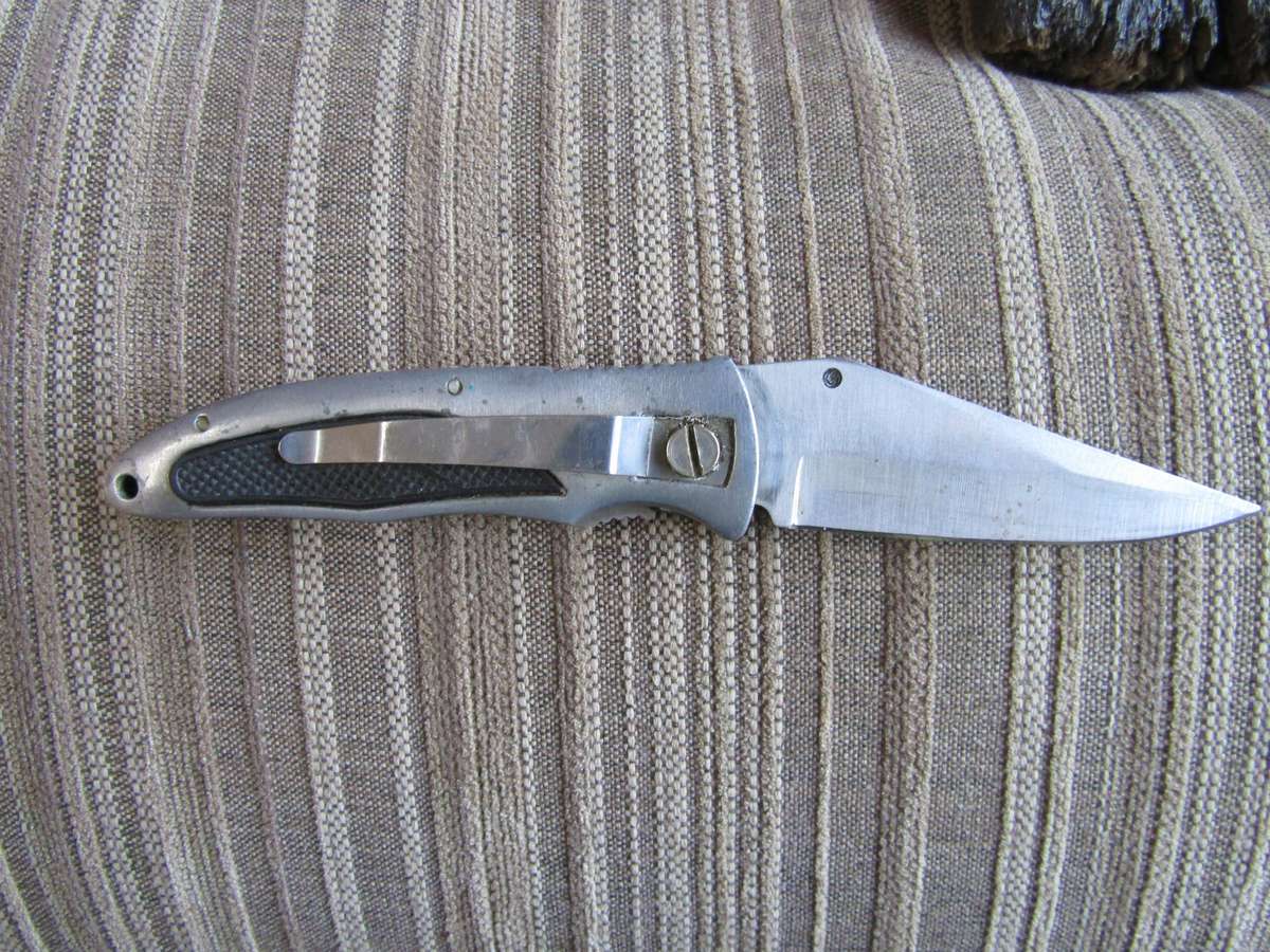 Stainless Steel Folding Knive.  Blade 8.5cm