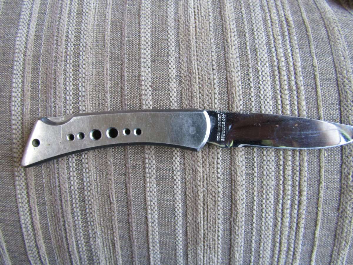 Silver Falcon Folding Pocket Knive.  Blade 8 cm