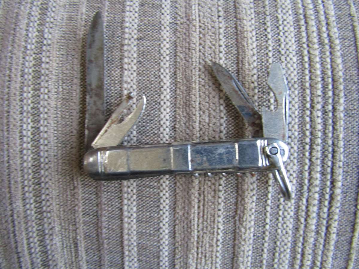 8 Various Stainless Steel Pocket Knives