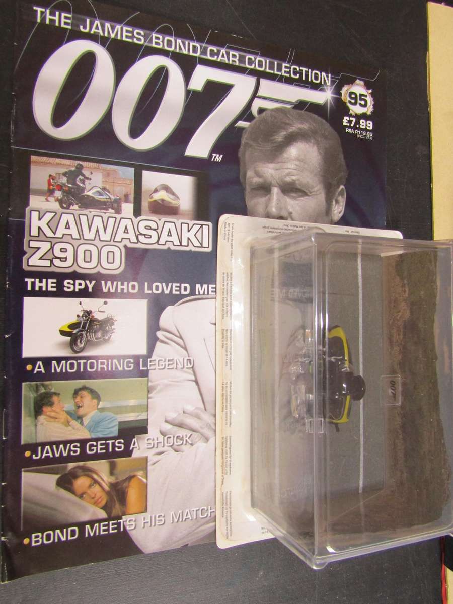 007 Kawazaki Z900 Motorcycle with Side - The Spy who Loved Me - scale 1/43. Sealed. With Book Nr 95