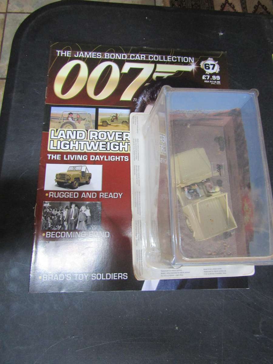 007 Land Rover Lightweight - Living daylights - scale 1/43. Sealed. With Book Nr 67