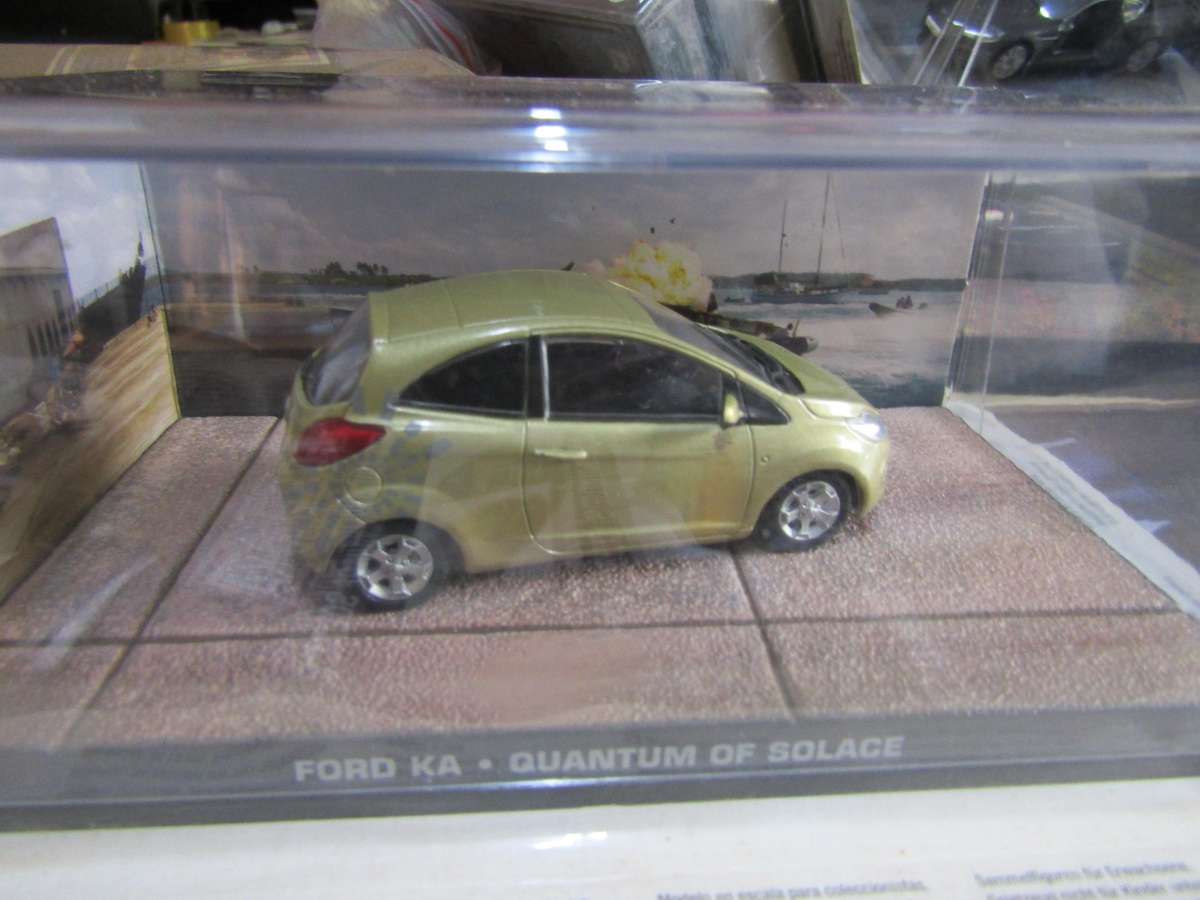 007 Ford Ka - Quantum of Solace - scale 1/43. Sealed. With Book Nr 60