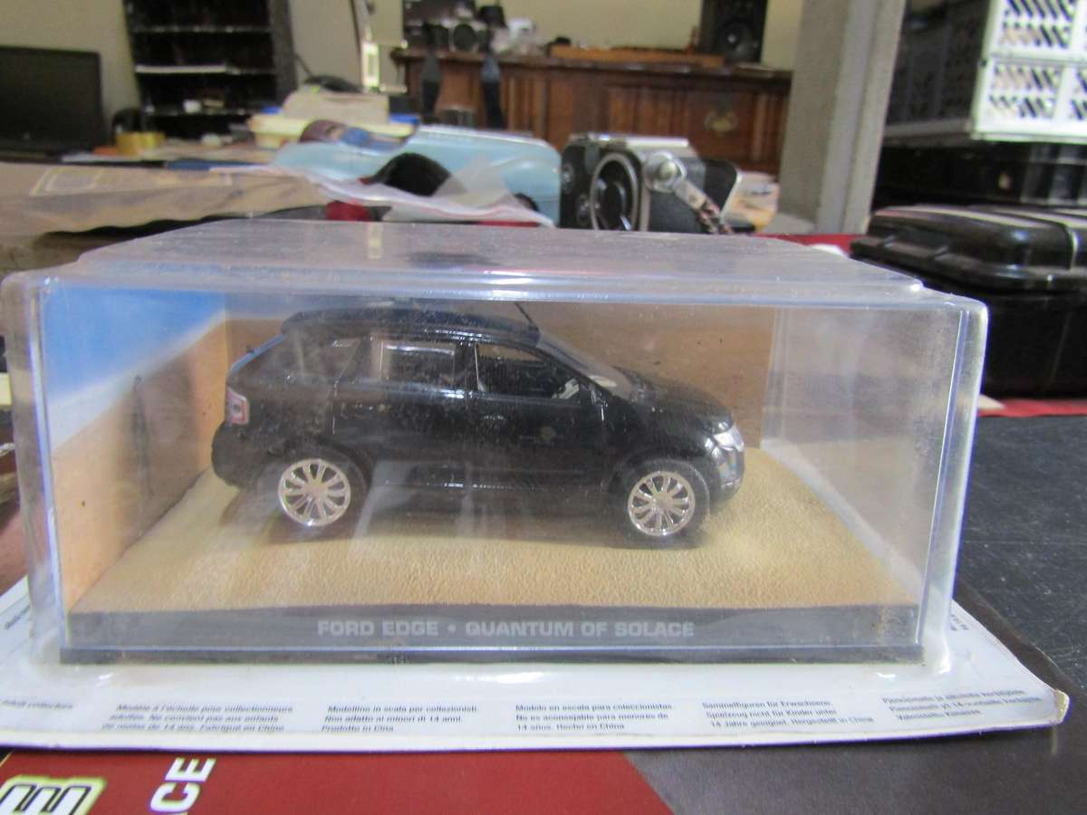 007 Ford Edge - Quantum of Solace - scale 1/43. Sealed. With Book Nr 91