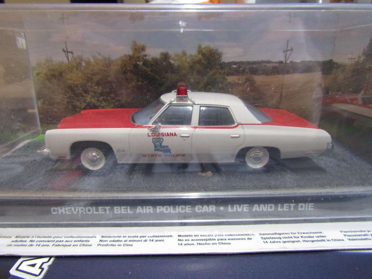 007 Chevrolet Bel Air Police Car - Live and let die - scale 1/43. Sealed. With Book Nr 131