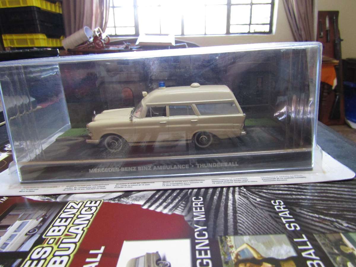 007 Mercedes Benz Binz Ambulance   - Thunderball - scale 1/43. Sealed. With Book Nr 94