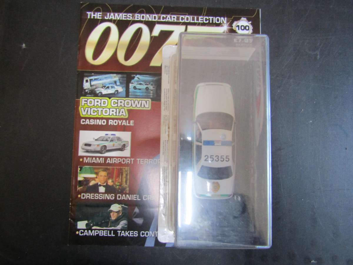 007 Ford Crown Victoria  - Casino Royale - scale 1/43. Sealed. with Book Nr 100