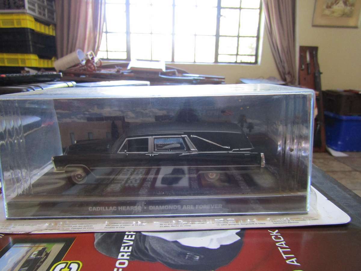 007 Cadillac Hearse  - Diamonds are Forever - scale 1/43. Sealed. with Book Nr 88