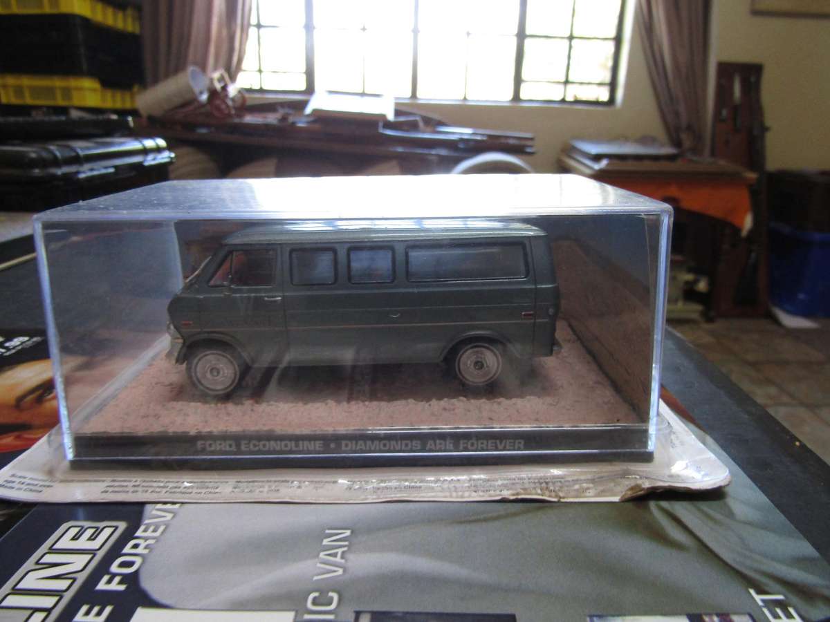 007 Ford Econoline  - Diamonds are Forever - scale 1/43. Sealed. with Book Nr 108