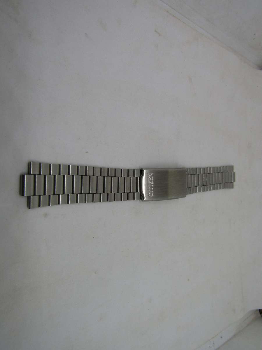 New Old Stock Original Citizen Men's watch Bracelet 1.5cm across. 2cm at pin