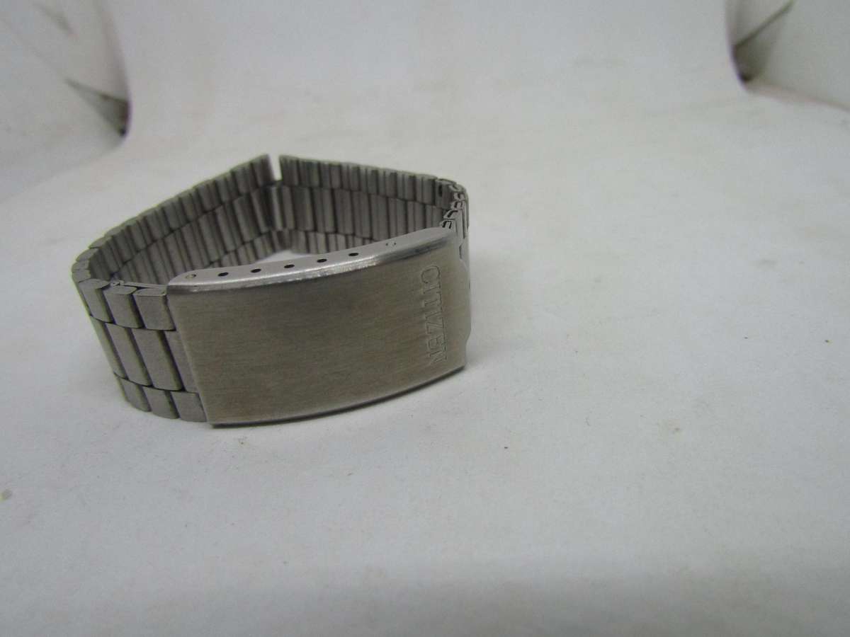 New Old Stock Original Citizen Men's watch Bracelet 1.5cm across. 2cm at pin