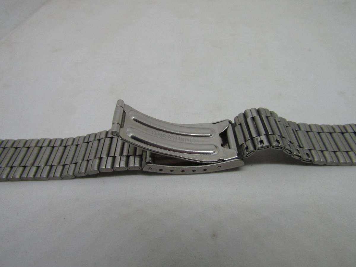 New Old Stock Original Citizen Men's watch Bracelet 1.5cm across. 2cm at pin