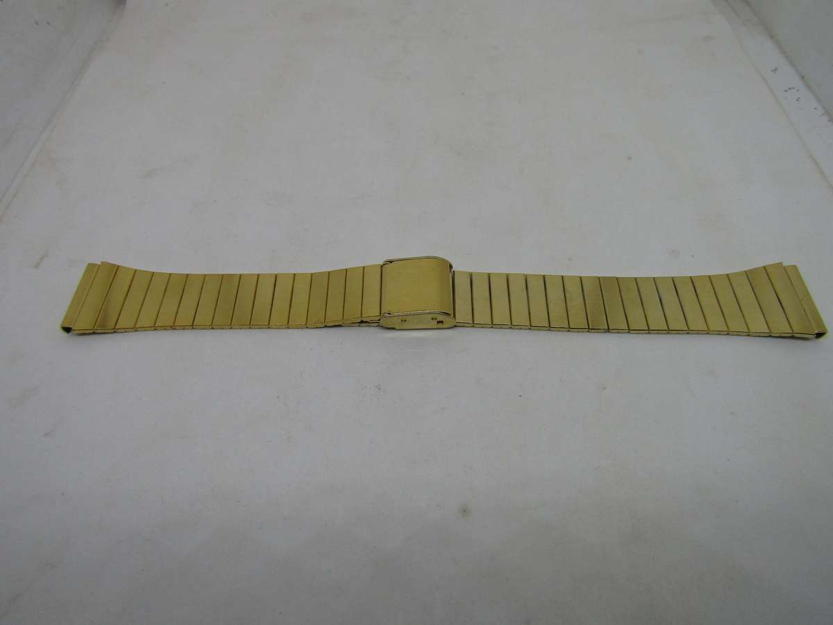 New Old Stock Gold Plated Men's watch Bracelet 1.5cm across. 2cm at pin