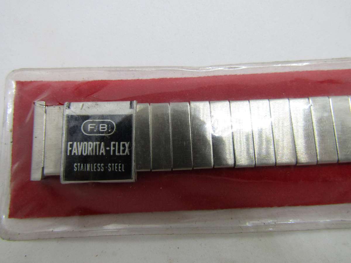 New Old Stock Favorita Flex Men's watch Bracelet 1.5cm across. 2cm at pin