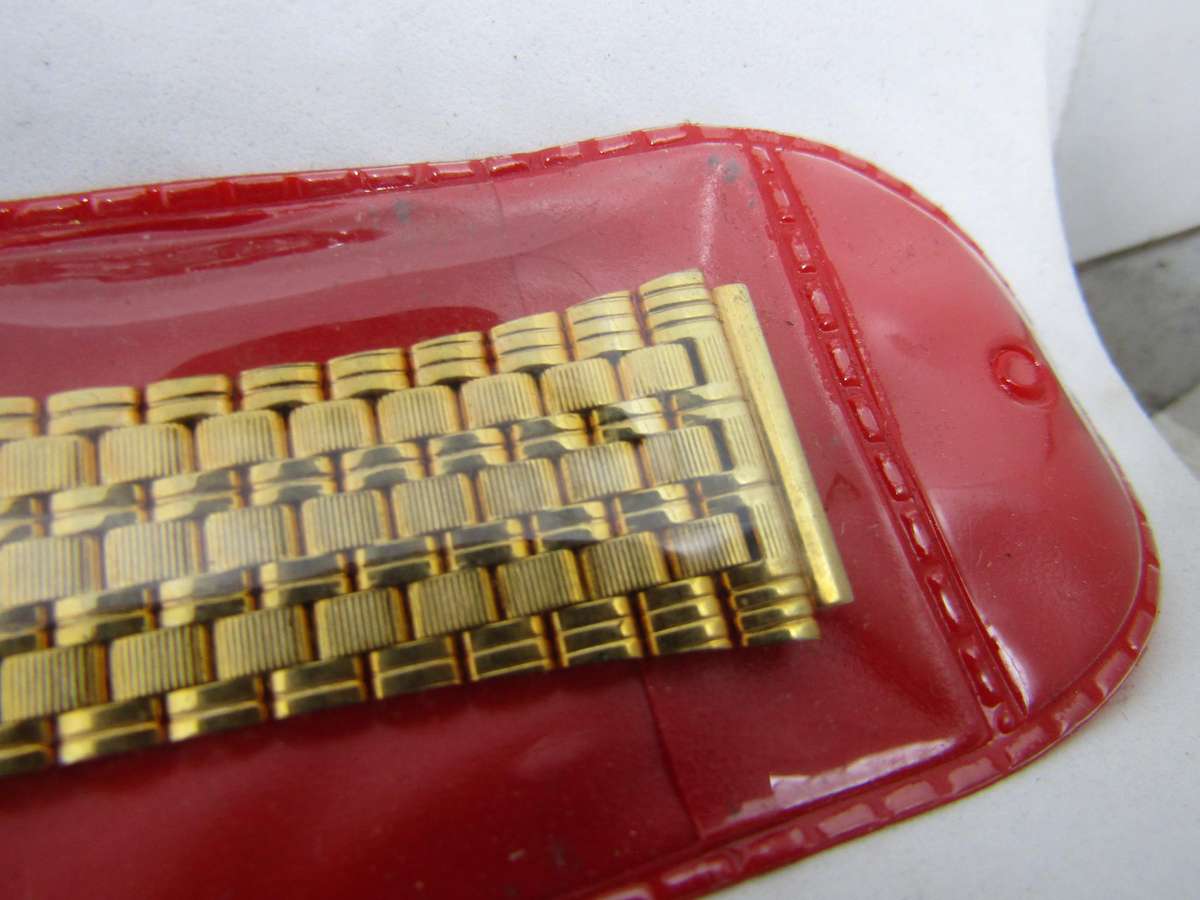 New Old Stock Eleganto Men's watch Bracelet 1.5cm across. 2cm at pin