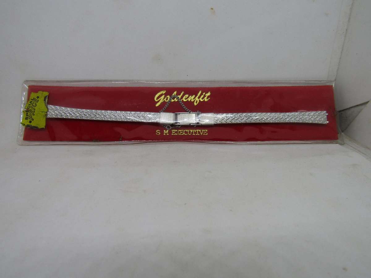 New Old Stock Golden Fit Women's watch Bracelet .7cm across. 1cm at pin