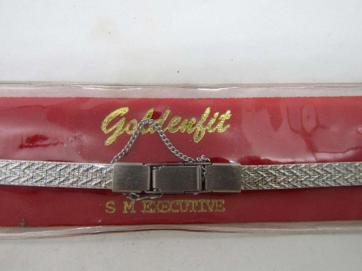 New Old Stock Golden Fit Women's watch Bracelet .7cm across. 1cm at pin