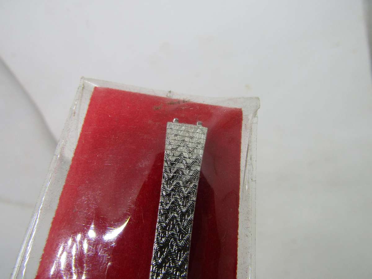 New Old Stock Golden Fit Women's watch Bracelet .7cm across. 1cm at pin