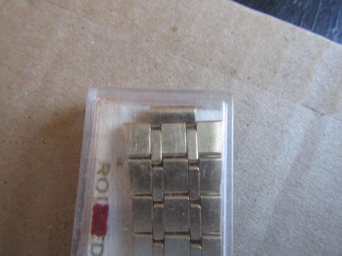 New Old Stock Citizen Gold Plated Men's watch Bracelet 1.5cm across. 2cm at pin (BAG B)