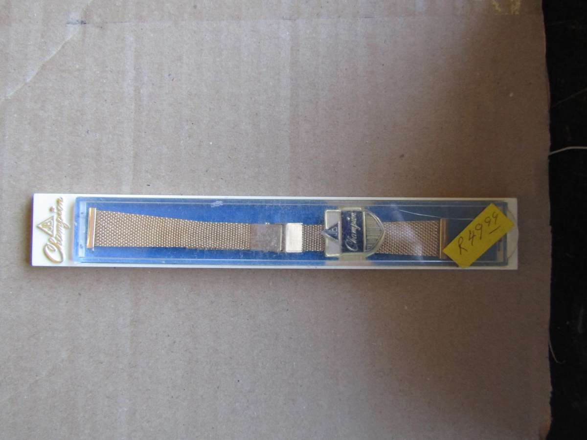 New Old Stock Women's watch Bracelet 1cm across. 1.5cm at pin (BAG B)