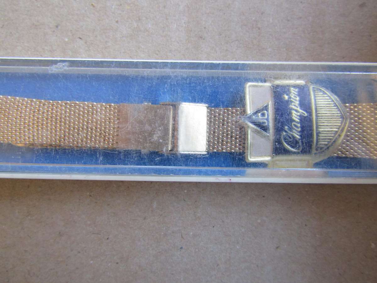 New Old Stock Women's watch Bracelet 1cm across. 1.5cm at pin (BAG B)