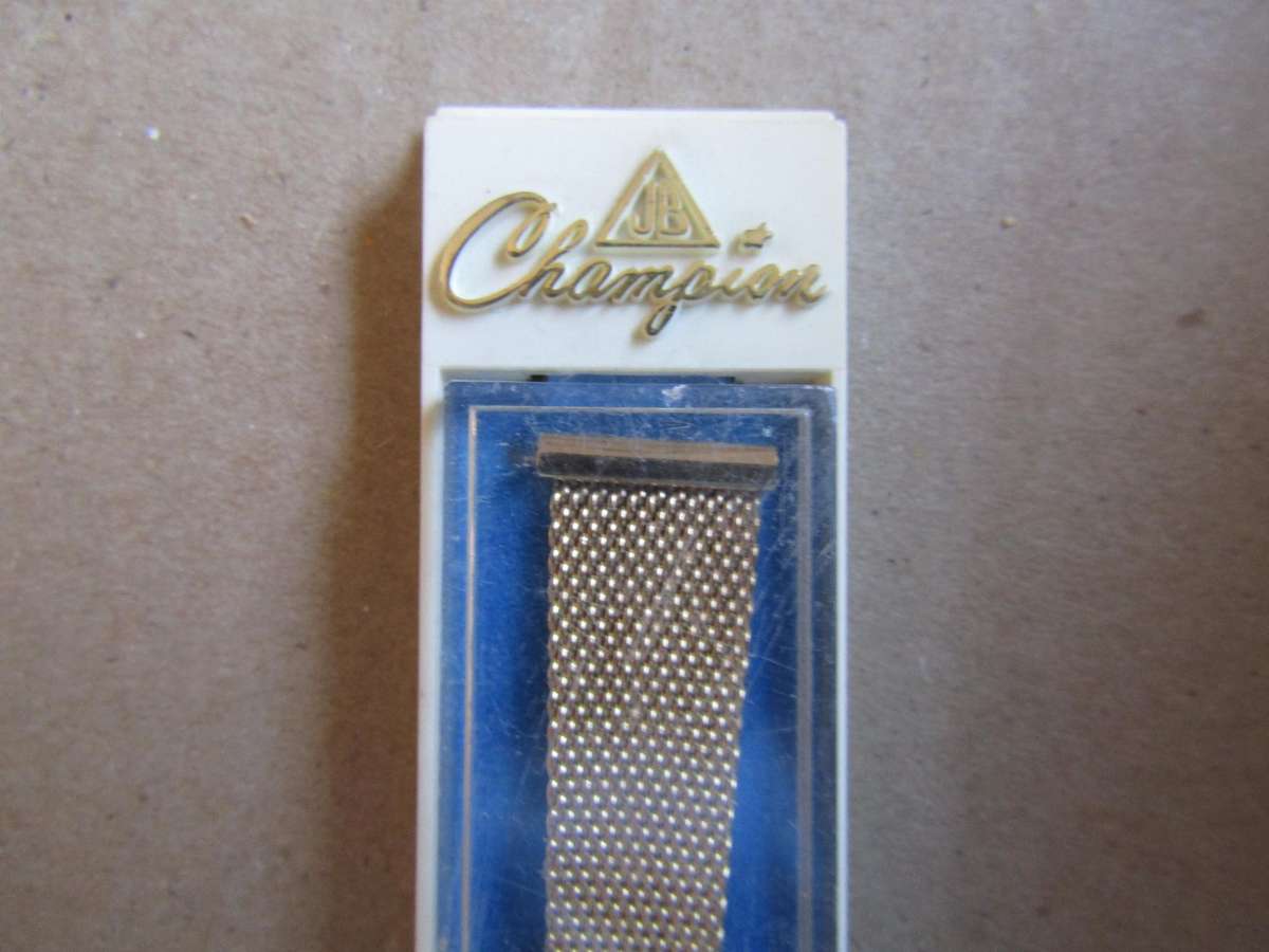 New Old Stock Women's watch Bracelet 1cm across. 1.5cm at pin (BAG B)