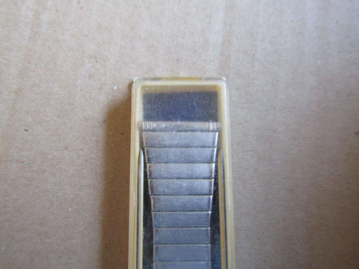 ZRC  New Old Stock Men's watch Bracelet 1.5cm across. 2.5 cm at pin (BAG B)