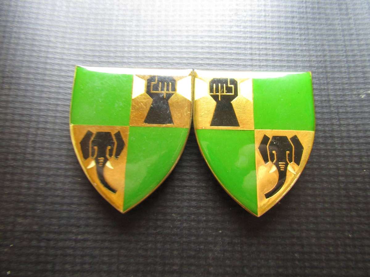 SADF Pair of Recife Commando Shoulder flash. Pins intact