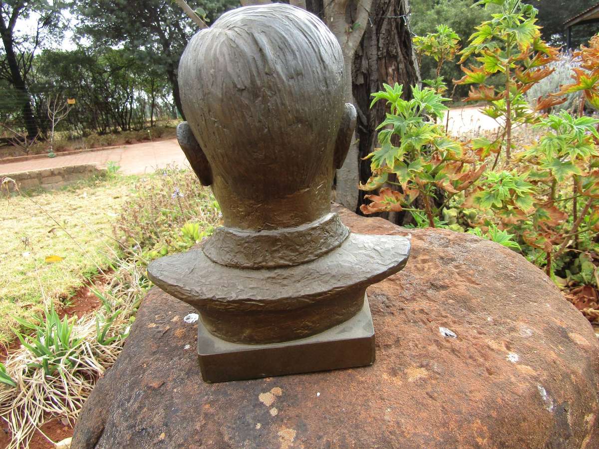 1967Johan Steynberg Bust of HF Verwoerd as seen in front of Centurion Municipality 23cm high 1.526kg