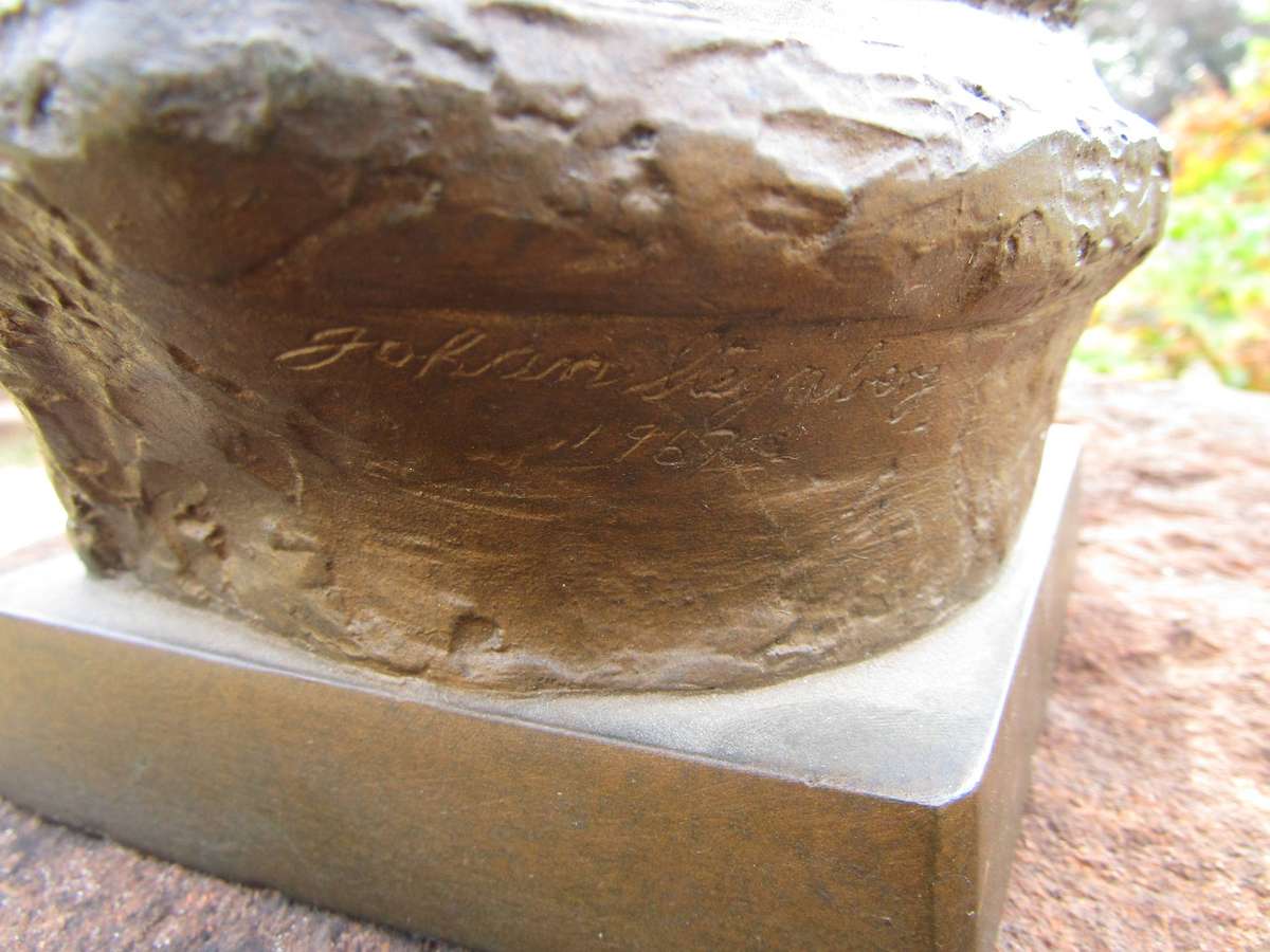 1967Johan Steynberg Bust of HF Verwoerd as seen in front of Centurion Municipality 23cm high 1.526kg