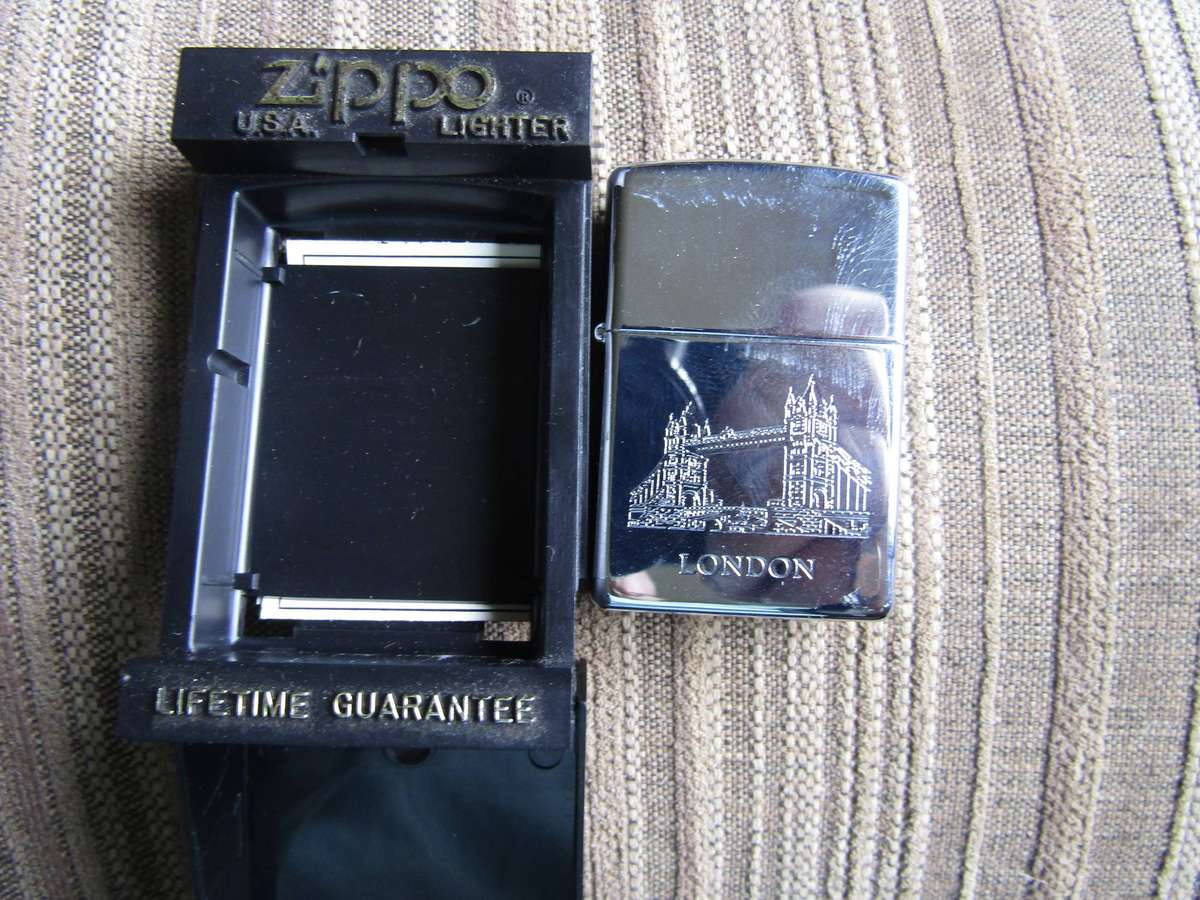 Zippo Regular Brush Finnish Men's Flip Lighter In Original Box. London Bridge