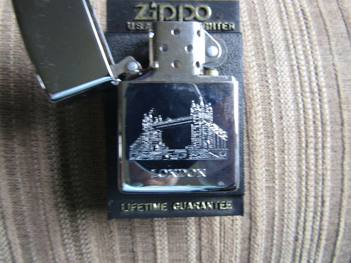 Zippo Regular Brush Finnish Men's Flip Lighter In Original Box. London Bridge