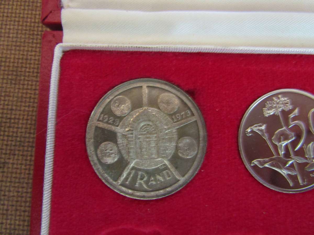1974 South African Proof Set With Silver R1. Mintage: 15 000. No Gold