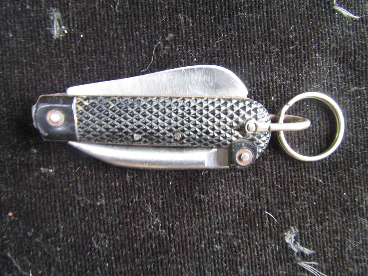 Vintage Sheffield Sailors Knife . This one looks great