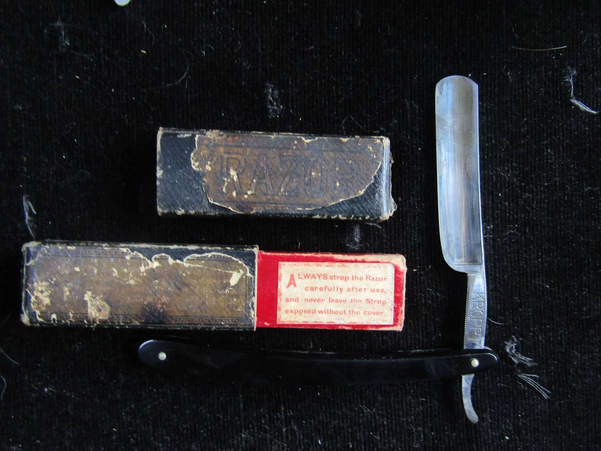 Kropp Cut Throat made in Sheffield England in Original Box, Stunning blade. no chips