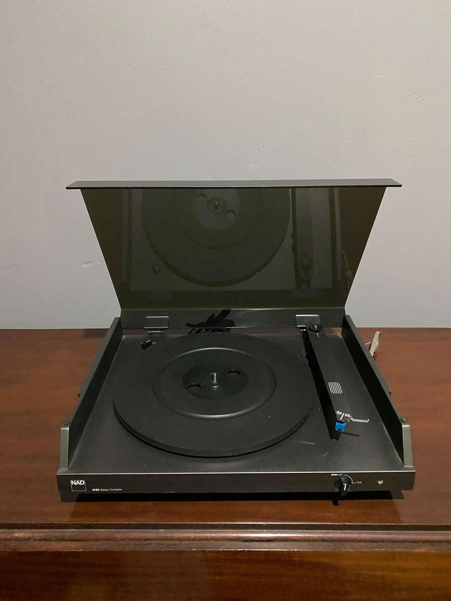 NAD 5120 Stereo Turntable