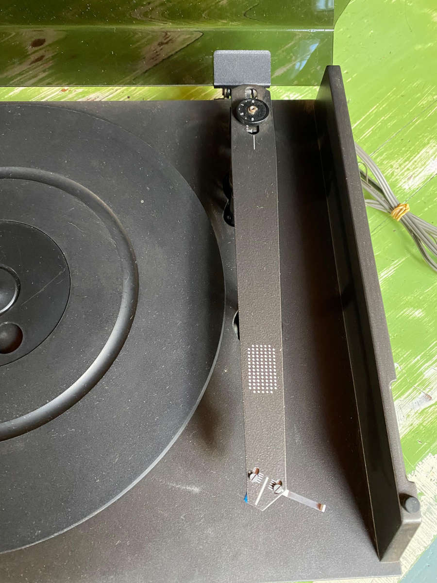 NAD 5120 Stereo Turntable