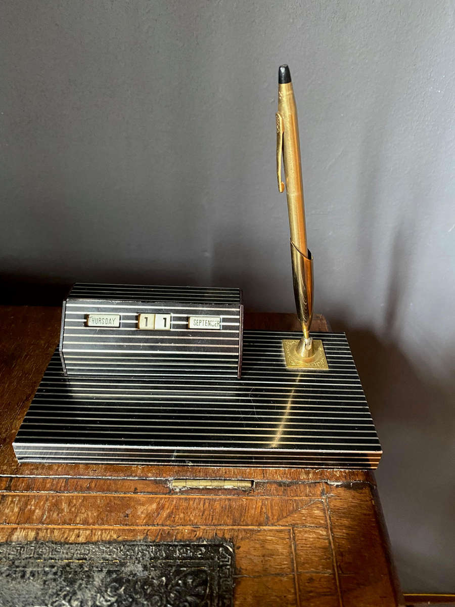 Perpetual Calendar pen Holder